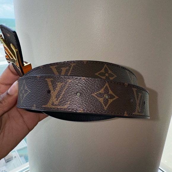 Authentic Louis Vuitton Initials 30mm Reversible Belt - Picture 7 of 16